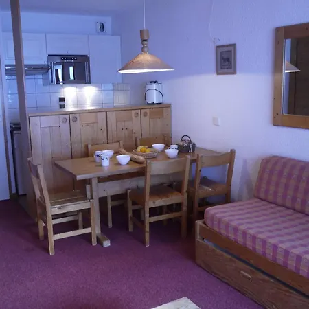 A Avec Balcon Et Acces Direct Aux Pistes - Fr-1-355-36 Meribel