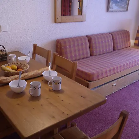à Avec Balcon Et Accès Direct Aux Pistes - Fr-1-355-36 * Méribel