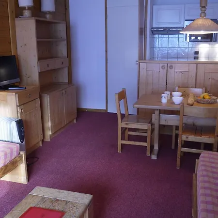 A Avec Balcon Et Acces Direct Aux Pistes - Fr-1-355-36 * Meribel